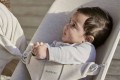 pol_pl_BABYBJORN-lezaczek-BLISS-3D-Jersey-Jasnobezowy-Zabawka-Googly-Eyes-Pastels-33019_4.jpg