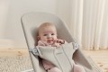 pol_pl_BABYBJORN-lezaczek-BLISS-3D-Jersey-Jasnobezowy-Zabawka-Googly-Eyes-Pastels-33019_21.jpg