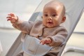 pol_pl_BABYBJORN-lezaczek-BALANCE-SOFT-MESH-Szary-Bialy-9872_5.jpg