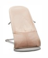 pol_pl_BABYBJORN-lezaczek-BALANCE-SOFT-MESH-Rozowy-Bialy-16959_2.jpg