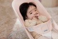 pol_pl_BABYBJORN-lezaczek-BALANCE-SOFT-MESH-Rozowy-Bialy-16959_6.jpg