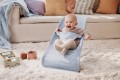 pol_pl_BABYBJORN-lezaczek-BALANCE-SOFT-MESH-Niebieski-Bialy-16960_4.jpg