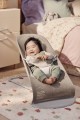 pol_pl_BABYBJORN-lezaczek-BALANCE-SOFT-MESH-Szary-Bez-Bialy-17003_7.jpg
