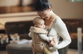 pol_pl_BABYBJORN-MINI-Woven-nosidelko-bezowe-33978_9.jpg