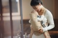 pol_pl_BABYBJORN-MINI-Woven-nosidelko-bezowe-33978_5.jpg