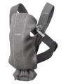 pol_pl_BABYBJORN-MINI-3D-Jersey-nosidelko-Ciemny-Szary-4197_1.jpg