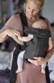 pol_pl_BABYBJORN-MINI-3D-Jersey-nosidelko-Szaroczarny-7824_10 (1).jpg