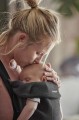 pol_pl_BABYBJORN-MINI-3D-Jersey-nosidelko-Szaroczarny-7824_9 (1).jpg