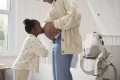 pol_pl_BABYBJORN-MINI-3D-Jersey-nosidelko-Jasny-bez-30840_1.jpg