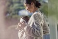 pol_pl_BABYBJORN-MINI-3D-Jersey-nosidelko-Jasny-bez-30840_6.jpg