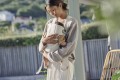 pol_pl_BABYBJORN-MINI-3D-Jersey-nosidelko-Jasny-bez-30840_5.jpg