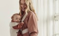 pol_pl_BABYBJORN-MINI-3D-Jersey-nosidelko-Jasny-bez-30840_17.jpg