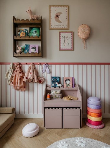 pol_pl_Zestaw-dzieciecy-Book-Nook-vintage-rose-biurko-Montessori-z-dwoma-krzeselkami-1206_10.jpg