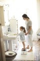 pol_pl_BABYBJORN-nakladka-na-deske-sedesowa-Bialy-Szary-3779_3.jpg